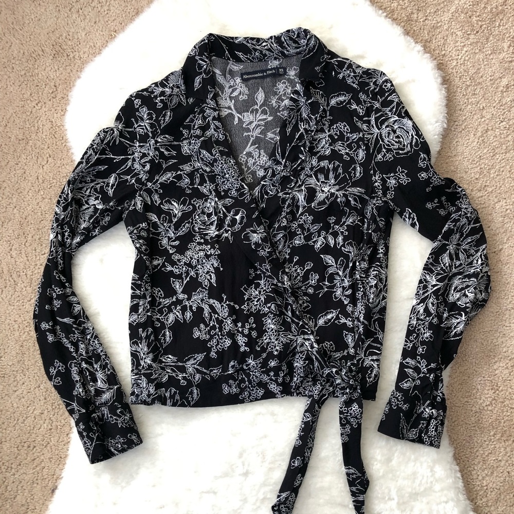 Abercrombie & Fitch | Floral Collared Wrap Top